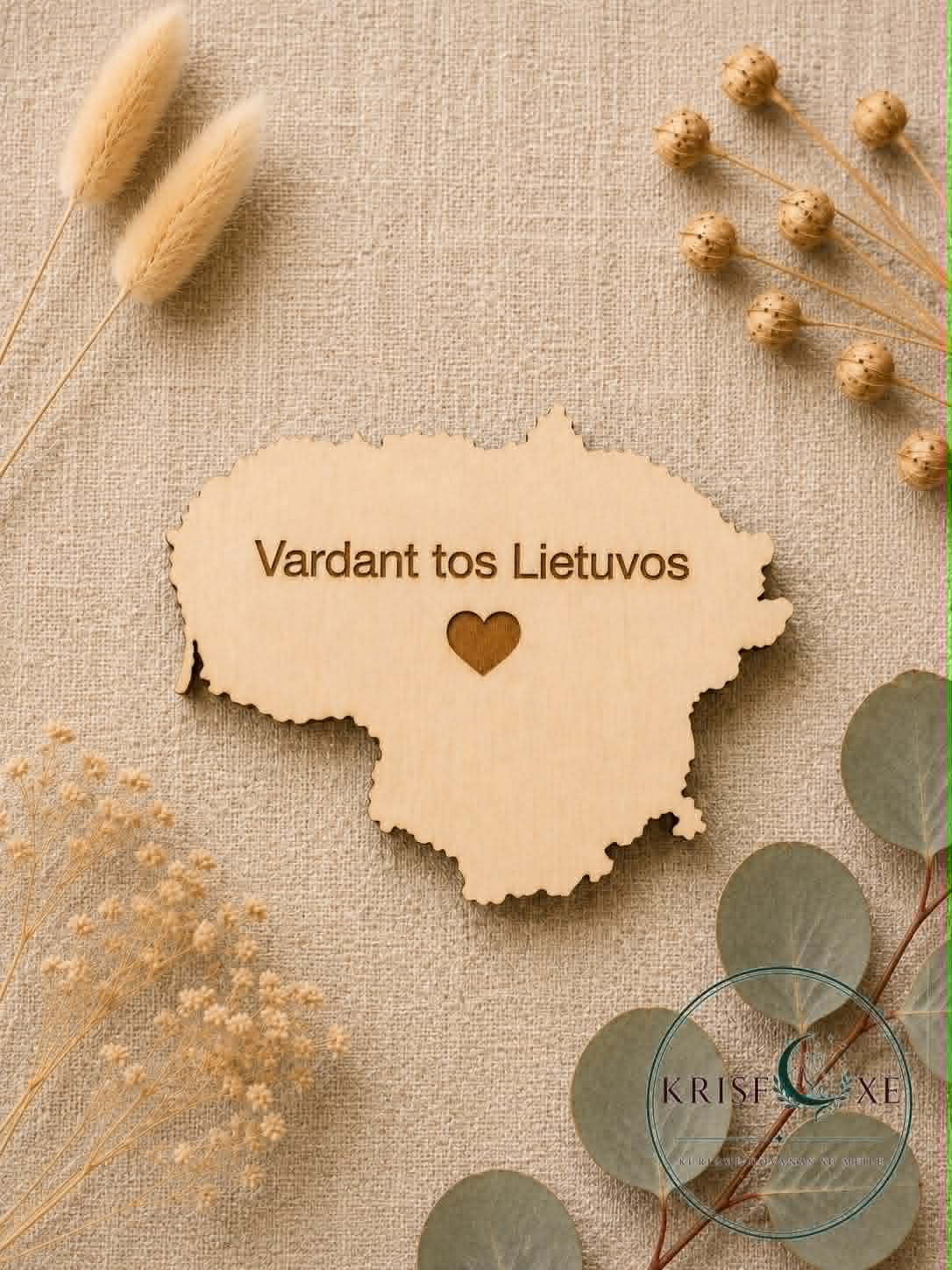 Vardant tos Lietuvos – medinis magnetukas Lietuvos kontūro formos